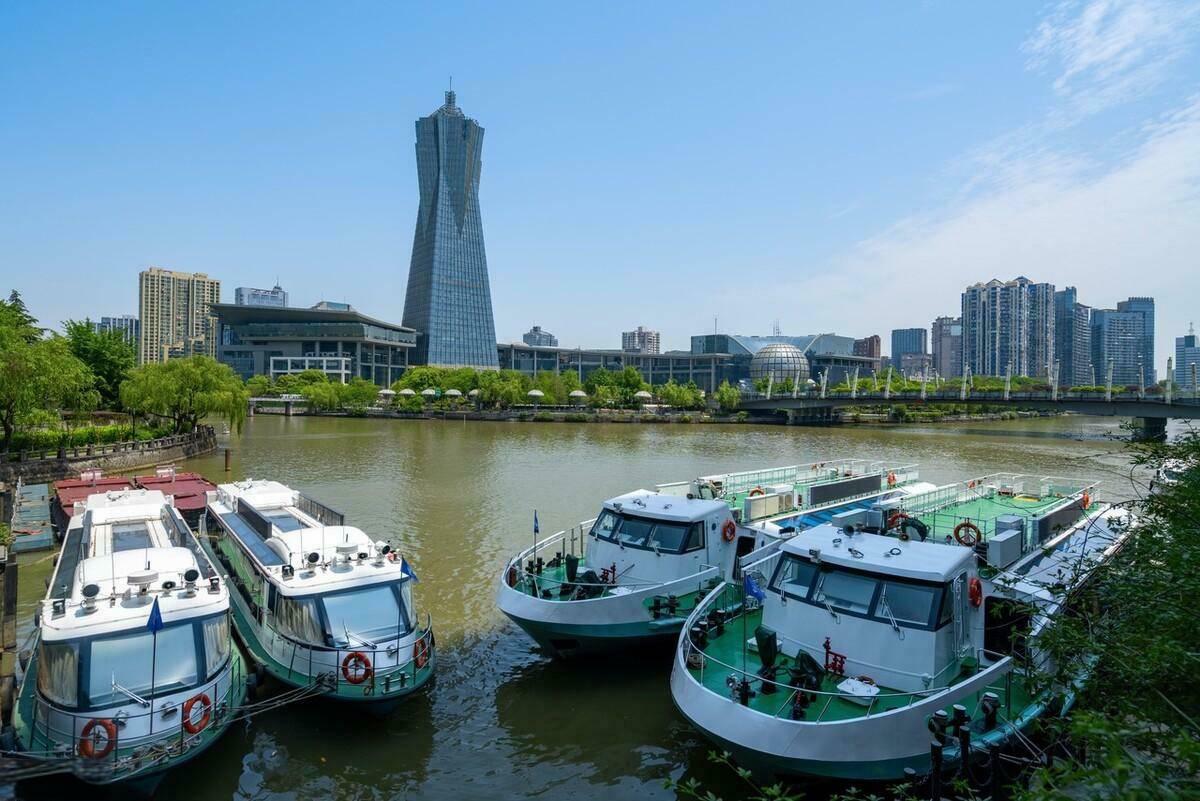 Grand-Canal-Boat Grand-Canal-Boat